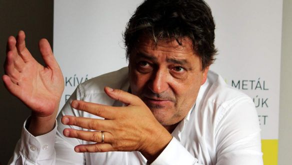 Orbán annyira gyűlölte a kommunizmust, hogy csinált egy ugyanolyat – a Jobbik fő kreatívja az Azonnalinak