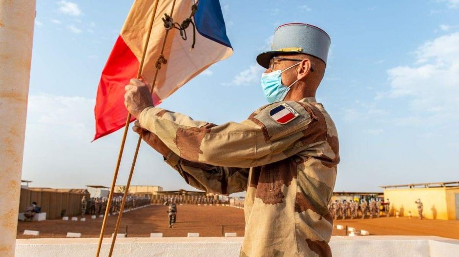 Katonai puccs készül vagy öreg tábornokok bohóckodnak Franciaországban?