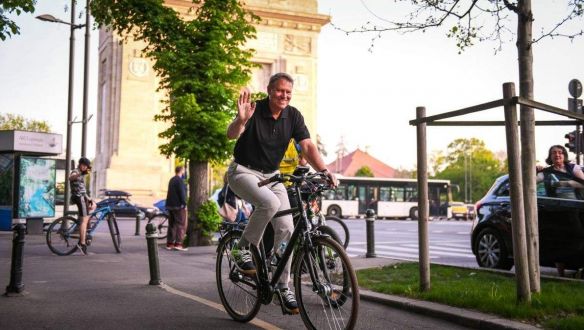 Korrupcióellenes népszavazással trollkodja meg az EP-választást a román elnök