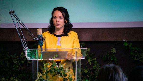 Akit zavar a kijárási korlátozás, az szavazhat a Fideszre! Szabó Tímea az Azonnalinak