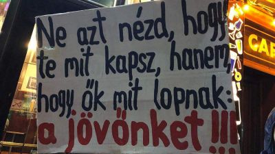 A kussolás mindig az egyszerűbb megoldás – tüntető színész az Azonnalinak