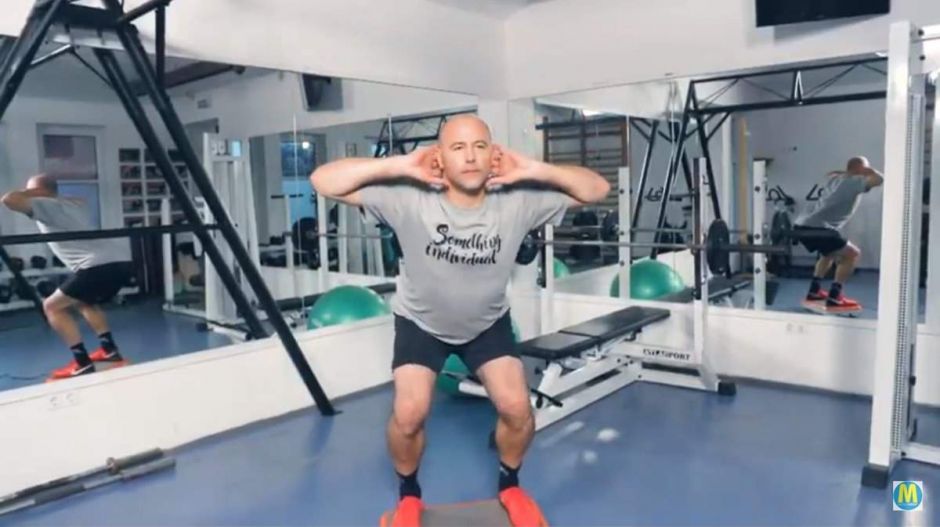 Király Gábor karrierje végére már a mozgás nélküli izmosodást reklámozza