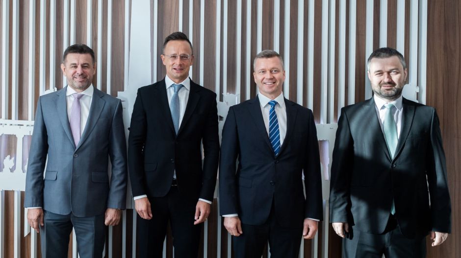 Szijjártó személyesen gratulált, a Mi Hazánk is üdvözli a felvidéki egységpárt létrejöttét. De mit szól hozzá az ellenzék?