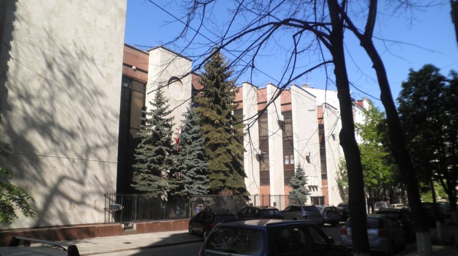 Legalább egy magyar biztosan bajban van Kijevben, busz indulhat Budapestre