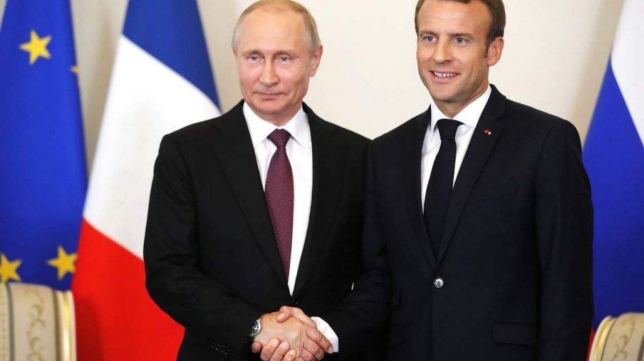 Emmanuel Macron kiosztotta Putyint emberi jogokból