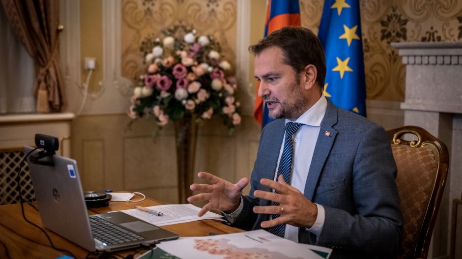 Igor Matovič: Robert Fico akár az oltatlan nyugdíjasok vérében is fürödhetne