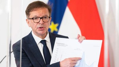Lemond az osztrák egészségügyi miniszter, megviselték a járványkezelés hónapjai
