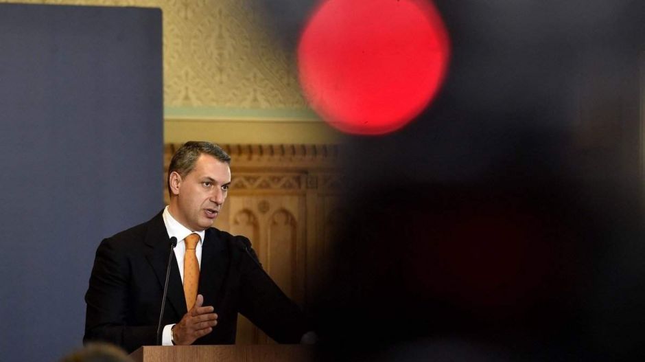 Miniszterkedés helyett inkább kapák visszaszerzésével foglalkozna Lázár János