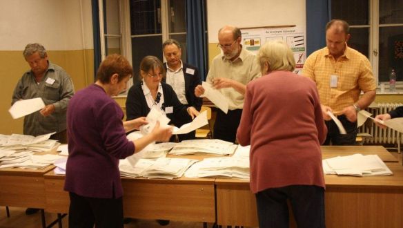 Lesz-e elég ellenzéki szavazatszámláló az EP-választáson? Megkérdeztük!