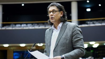 Deutsch Tamás a néppárti frakció tagja marad, de minden jogától megfosztják