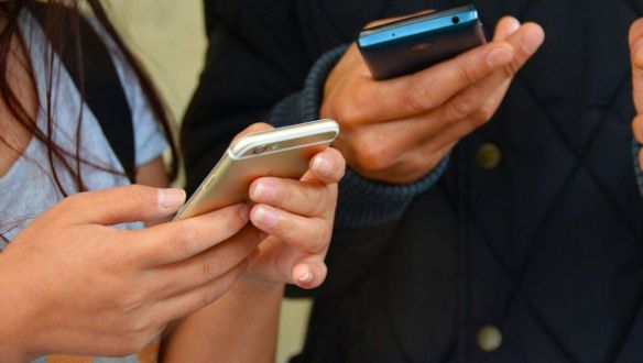 Mivel segítenek a mobilszolgáltatók a második hullám alatt az embereknek?