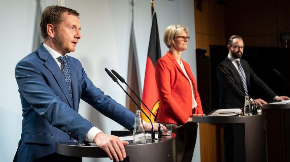 Szász miniszterelnök: Idén nem lesz húsvéti szünet!