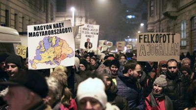 Így vonultak a békemenetelő kétfarkúak
