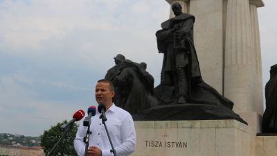 Visszatérhet a Facebookra a letiltott Toroczkai László