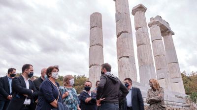 SMS-ben engedélyezi a görög állam, hogy egyáltalán kimehess az utcára