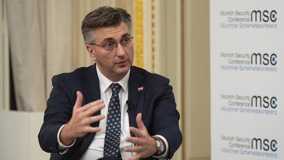 Horvátországban mostantól kéthetente változhat a benzin ára