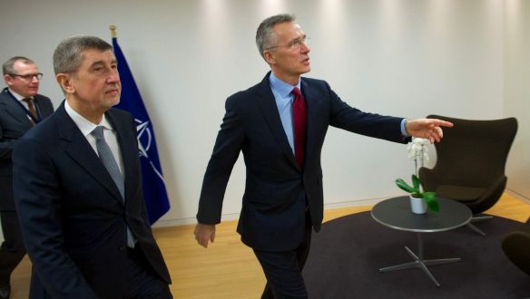 Faképnél hagyták a kommunisták a cseh miniszterelnököt, kisebbségben kell kormányoznia