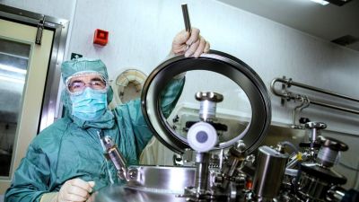 Az itthon lesajnált „kínai” technológiával készül a franciák koronavírus elleni új vakcinája