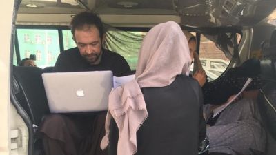 Autókkal, szárazföldön menekítene ki 400 embert Afganisztánból egy hátrahagyott, volt brit katona