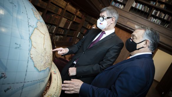 Cseh sajtó: Orbán azért megy Csehországba, hogy Babiš mellett kampányoljon