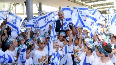 Izrael a koronavírusosok mobilját megfigyeli, egy osztrák mobilszolgáltató meg kiadja az adatait a kormánynak