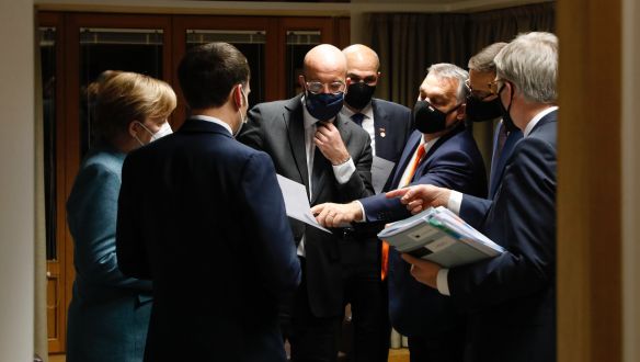 Hiba a Fidesztől az EU-ból való kilépést pedzegetni: nem leszünk nettó befizetők az évtized végére