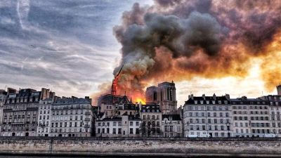 Videón mutatjuk, hogy ég a párizsi Notre-Dame 