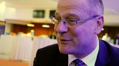 Hála a jó égnek, hogy nem most kell eldöntenem, belépjek-e a Fideszbe! Navracsics Tibor az Azonnalinak