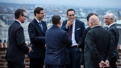 Orbánnak már kínos Strache, a német AfD dafke kitart mellette