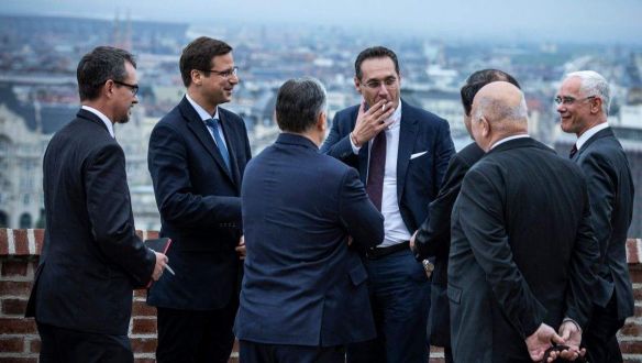 Orbánnak már kínos Strache, a német AfD dafke kitart mellette