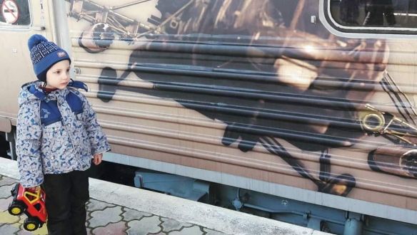 A propagandavonaton nincsen fék: szíriai hadizsákmánnyal roadshow-zik az orosz hadsereg