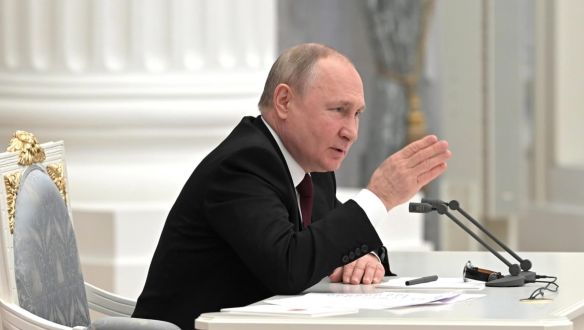 Putyin szerint hamis propaganda, hogy az orosz hadsereg ukrán városokat ágyúz