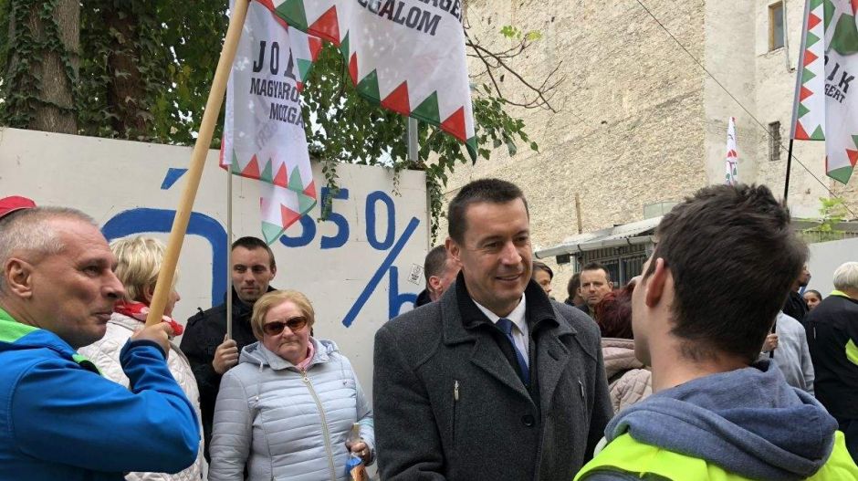 Mutatjuk, hogyan álltak ellen a jobbikosok a tömegnek