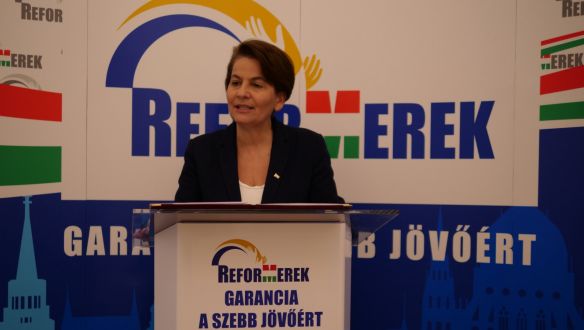 Az exjobbikos Varga-Damm Andrea szerint az ellenzék nem képes leváltani Orbánt, ezért ő is elindul a választáson