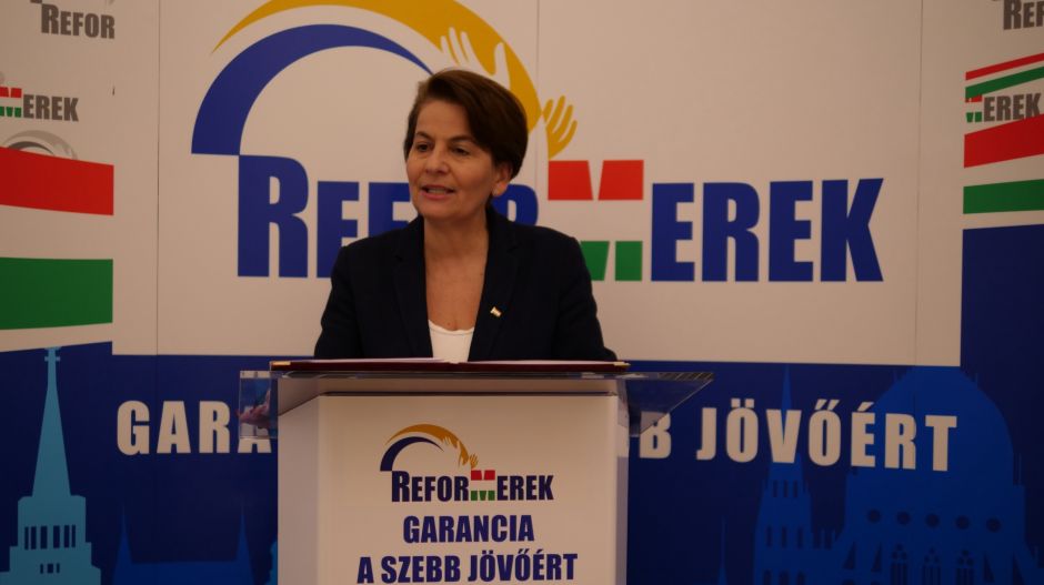 Az exjobbikos Varga-Damm Andrea szerint az ellenzék nem képes leváltani Orbánt, ezért ő is elindul a választáson