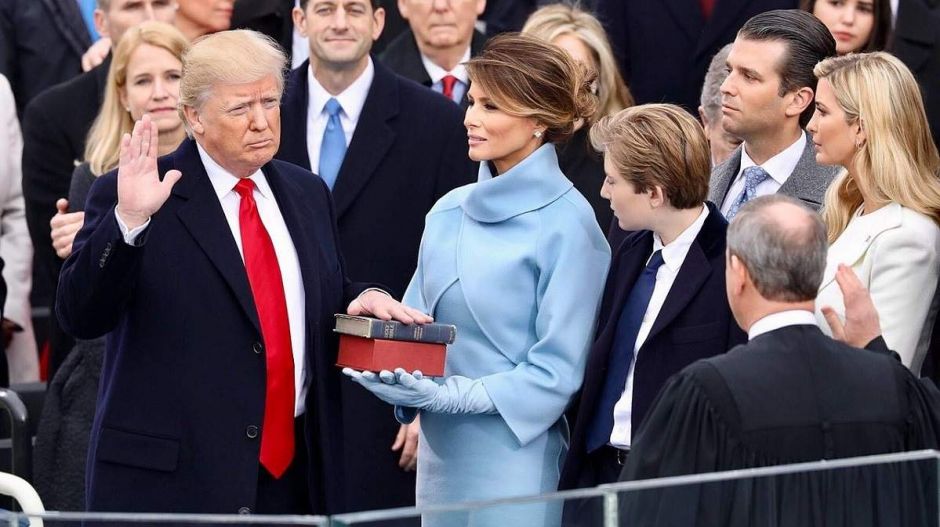 Felgyújtották Melania Trump szobrát Szlovéniában