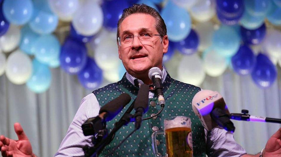 Mégsem akar beülni Strache az Európai Parlamentbe