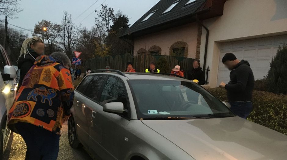Útlezárással tiltakoznak az átmenő forgalom ellen egy pihenőövezeti mellékút lakói