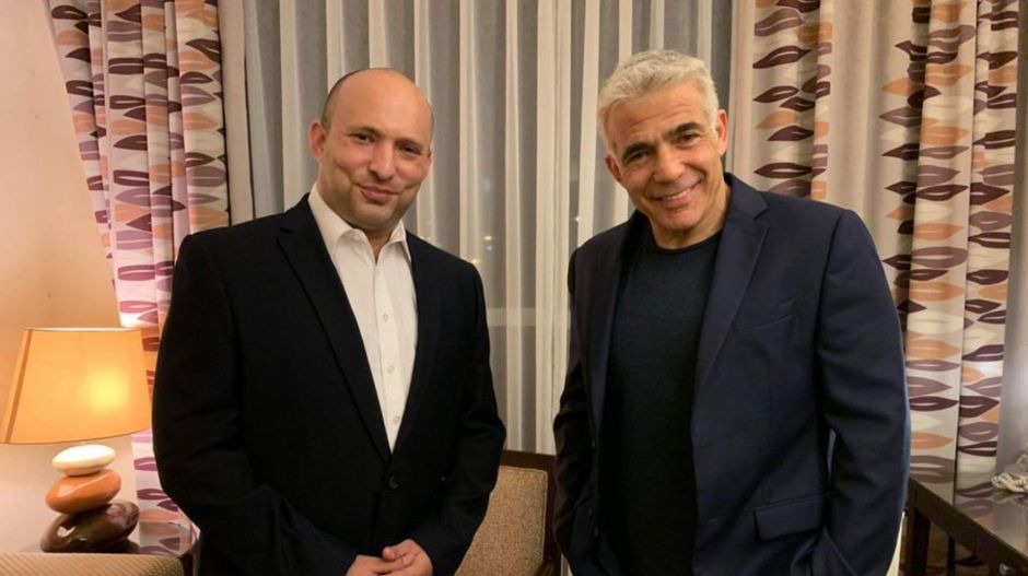 Reggelre csak összeállt a Netanjahu-ellenes koalíció Izraelben, kormányt alakíthatnak