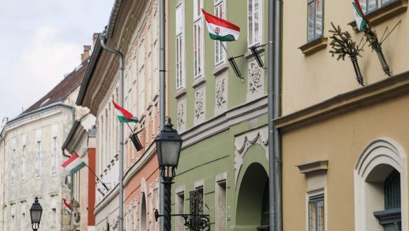 Így fognak az átlagemberek olcsó lakáshoz jutni a Várban Bayer Zsolték helyett