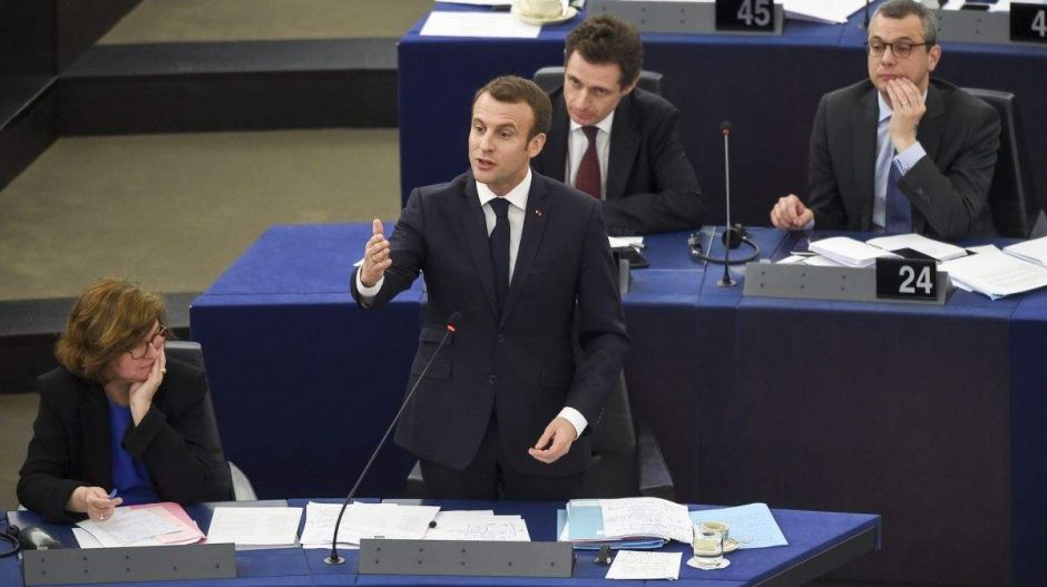 Magyarország Európa szégyenpadján: az autoriter demokráciáknak üzent Macron
