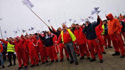 Elindult a sztrájk, leállt a győri Audi