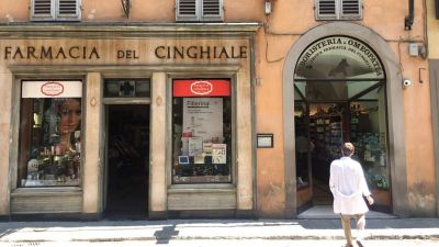 A gyógyszertárakban is oltanak már a koronavírus ellen Olaszországban