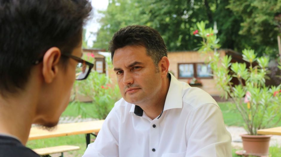 Márki-Zay bizakodó és várja a vidéki szavazatok megszámlálását