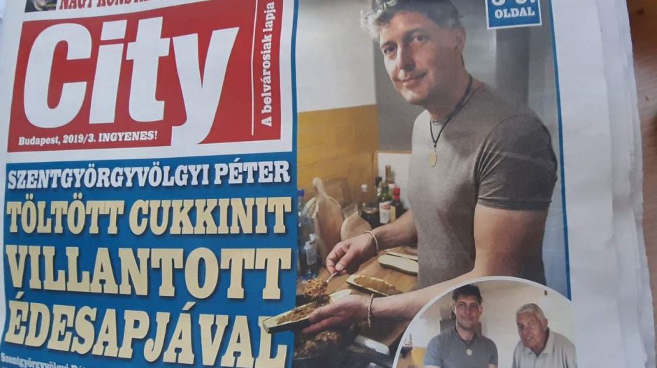 Azzal reklámozzák a fideszes polgármestert, hogy az „cukkinit villantott”