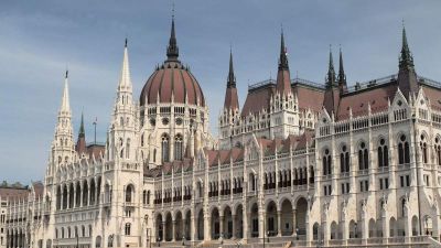 Az önkormányzati választás után, október közepén folytatódhat a parlament