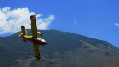 Így oltják az erdőtüzet Dél-Olaszországban