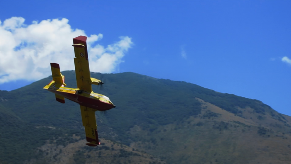 Így oltják az erdőtüzet Dél-Olaszországban