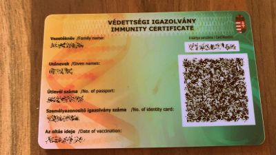 Itt él, itt adózik, itt dolgozik, itt lett beoltva, mégsem kap védettségi igazolványt