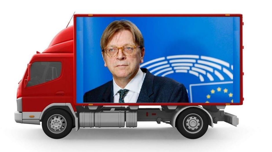 Verhofstadtnak elege lett: hirdetőtáblán szól be Orbánnak